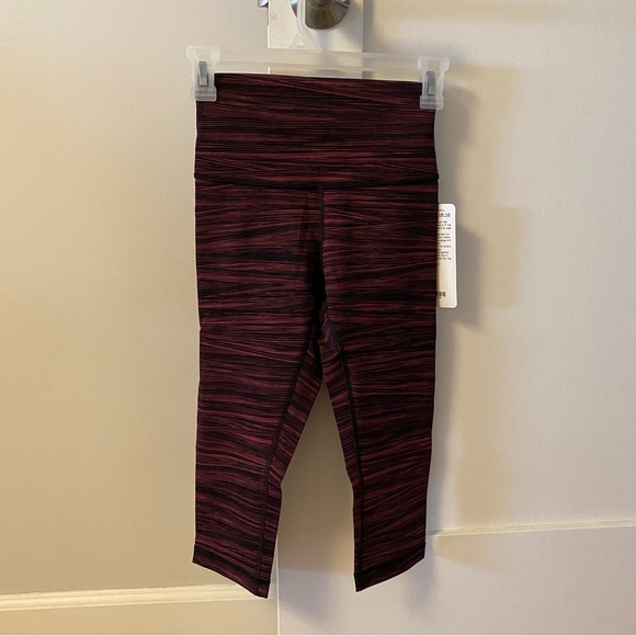 NWT Lululemon Wunder Under HR 1/2 Crop Size 4 Black/Maroon Red Stripe pattern - Picture 1 of 4